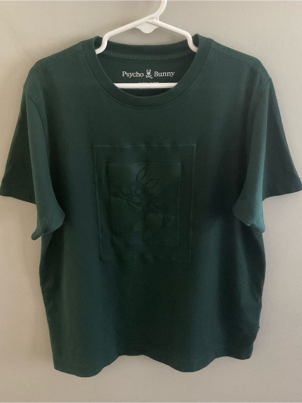 Psycho Bunny cropped graphic T-shirt in dark forest green.